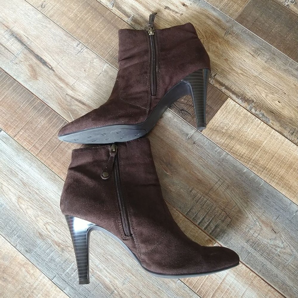 Isaac Mizrahi Women's Samantha Brown Side Zip Boots - Picture 2 of 10
